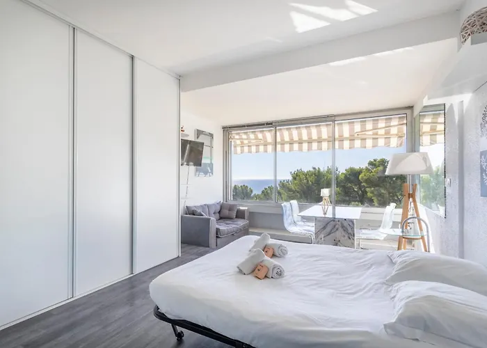 Athena - Welkeys Apartment